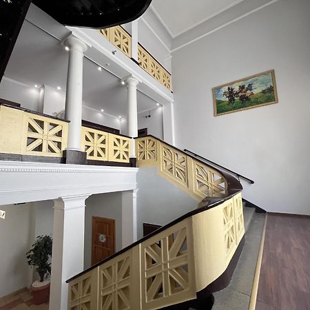 Hotel Polonia Намыслув Экстерьер фото