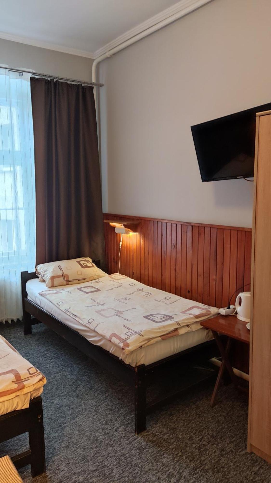 Hotel Polonia Намыслув Экстерьер фото