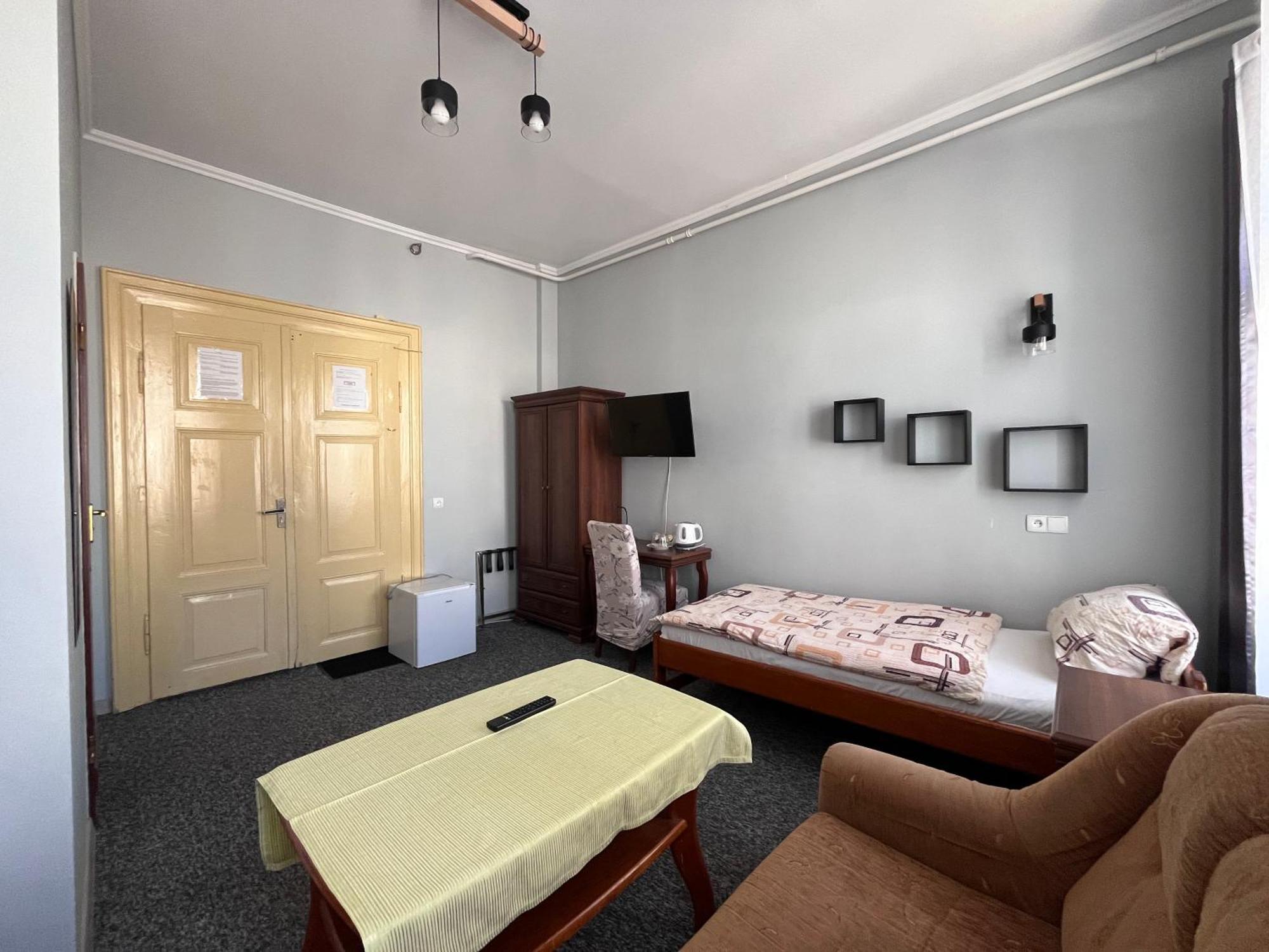 Hotel Polonia Намыслув Экстерьер фото