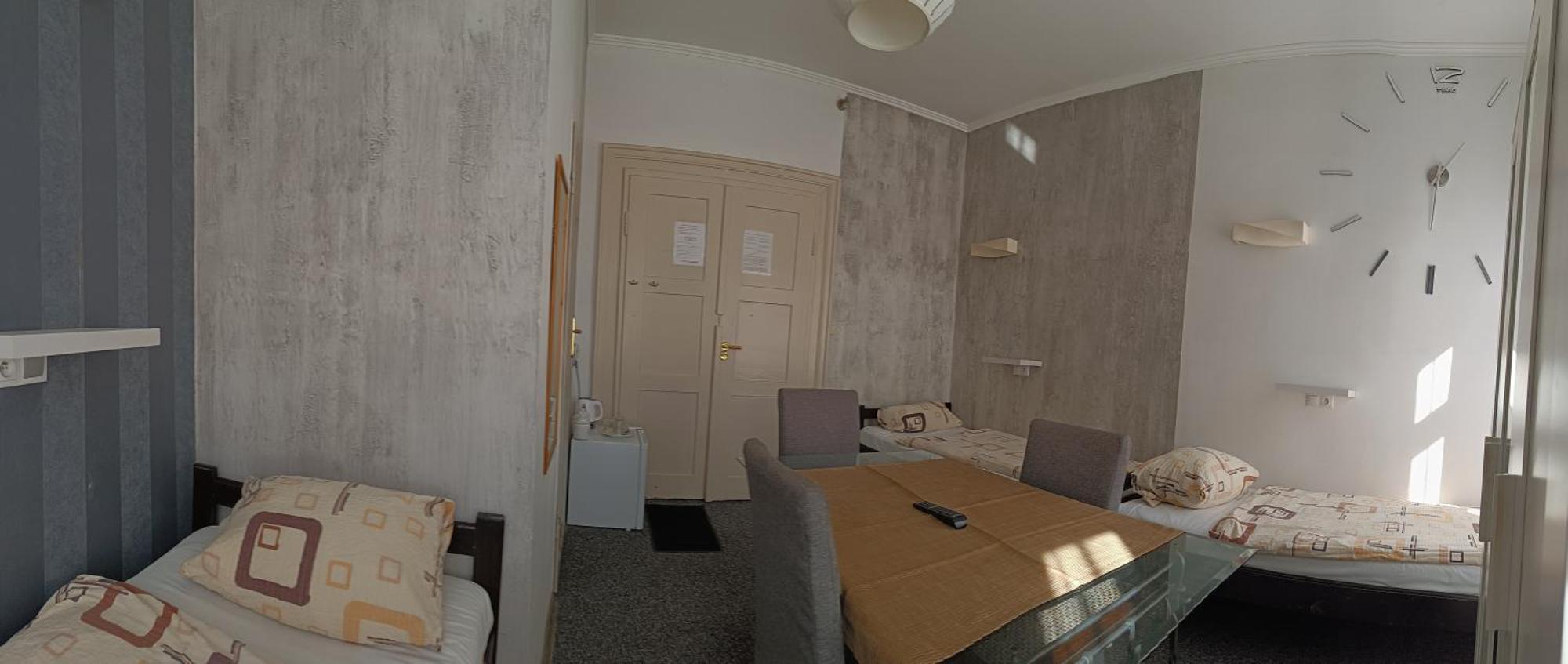 Hotel Polonia Намыслув Экстерьер фото