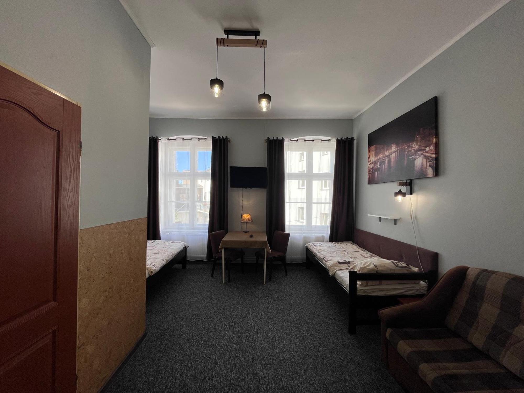 Hotel Polonia Намыслув Экстерьер фото