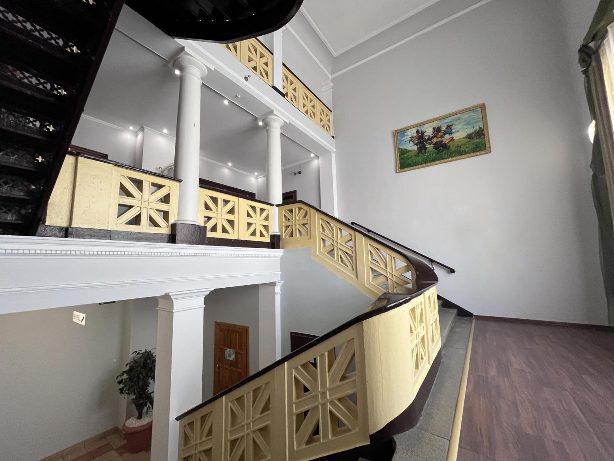 Hotel Polonia Намыслув Экстерьер фото