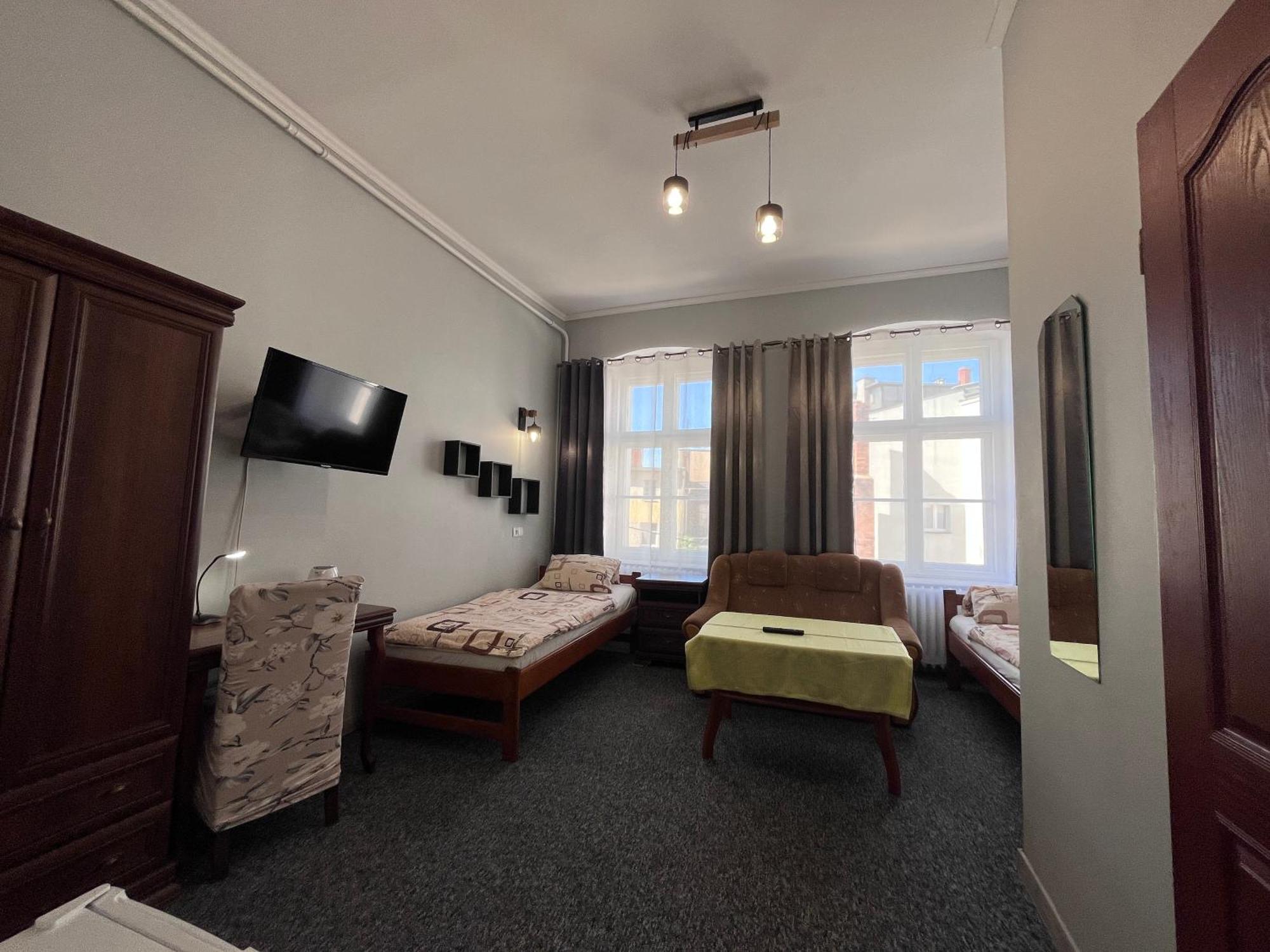 Hotel Polonia Намыслув Экстерьер фото