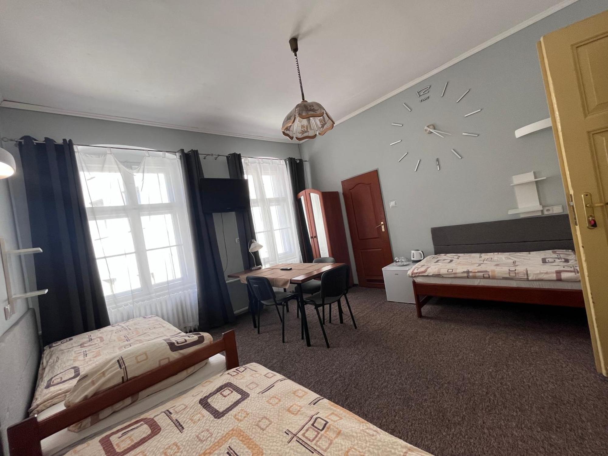 Hotel Polonia Намыслув Экстерьер фото