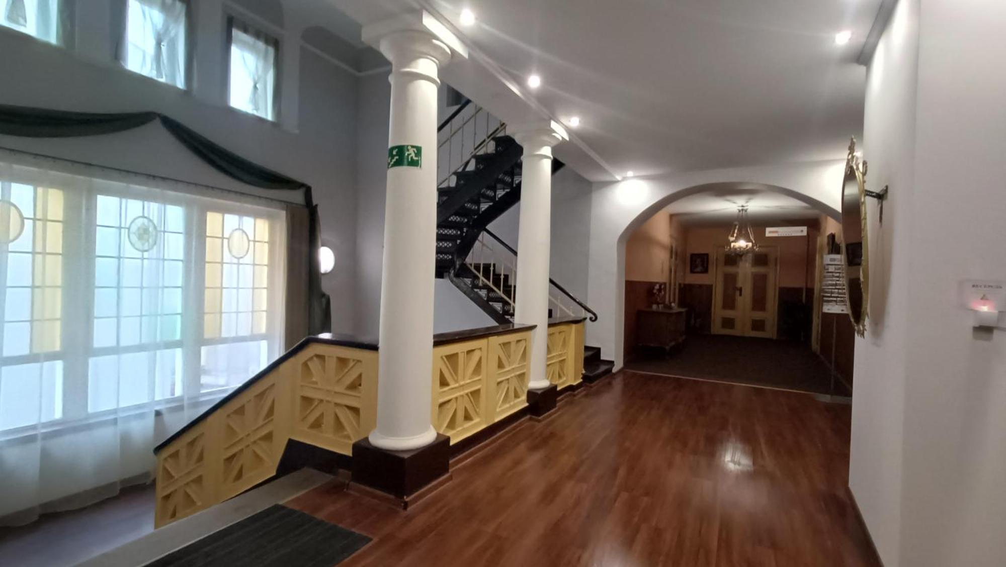 Hotel Polonia Намыслув Экстерьер фото