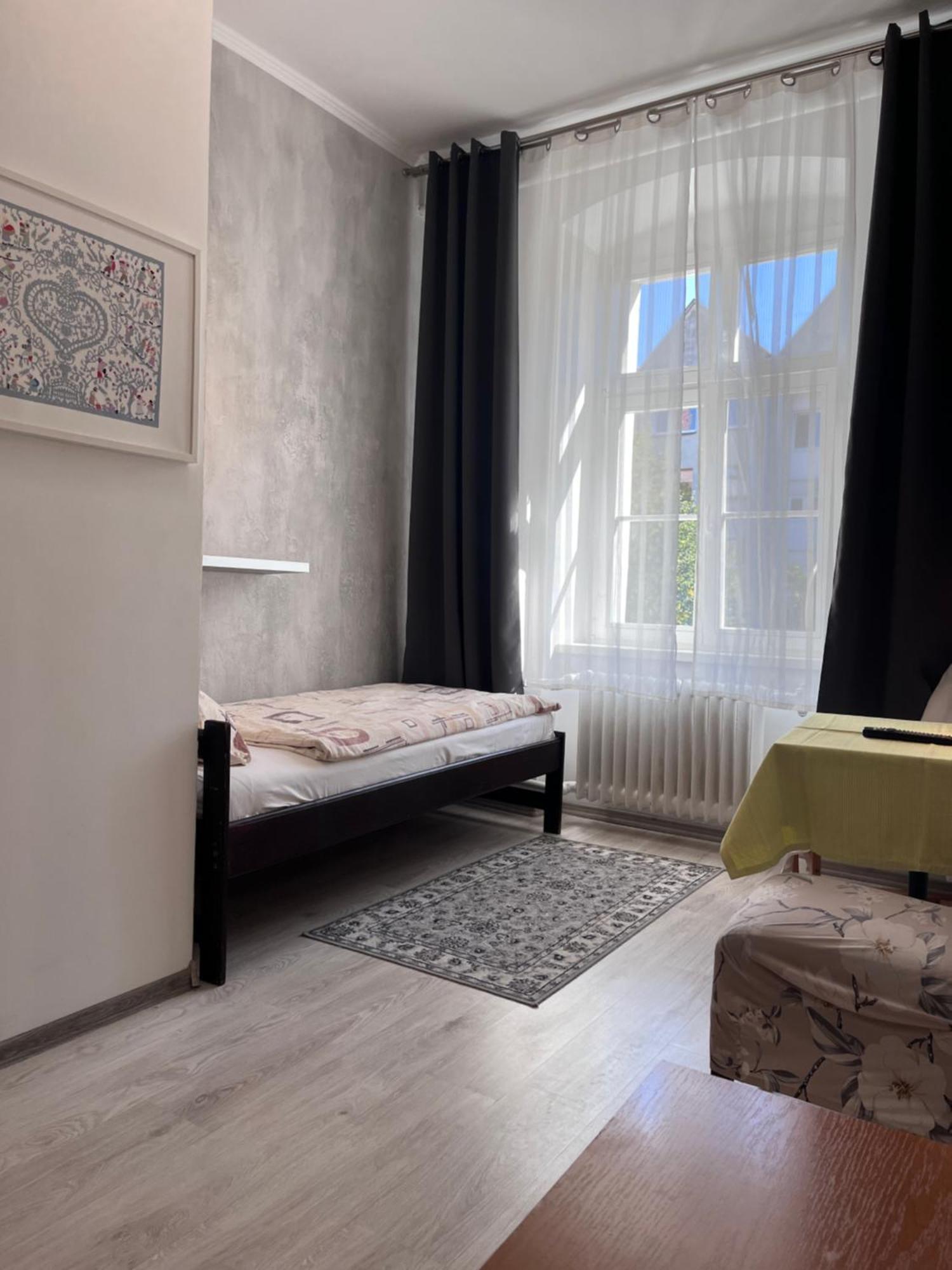 Hotel Polonia Намыслув Экстерьер фото