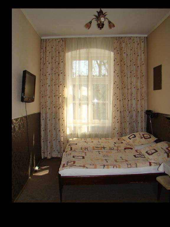 Hotel Polonia Намыслув Номер фото